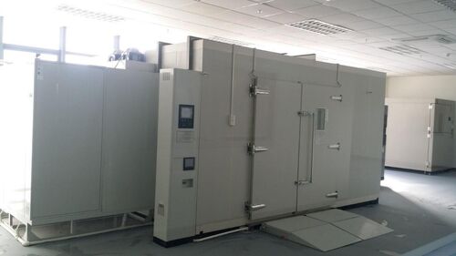 Perusahaan terbaru Blog tentang Ruang Uji Lingkungan Tipe Walk-in: Kepatuhan IEC 60068 & Pemilihan Cerdas untuk Insinyur Lab